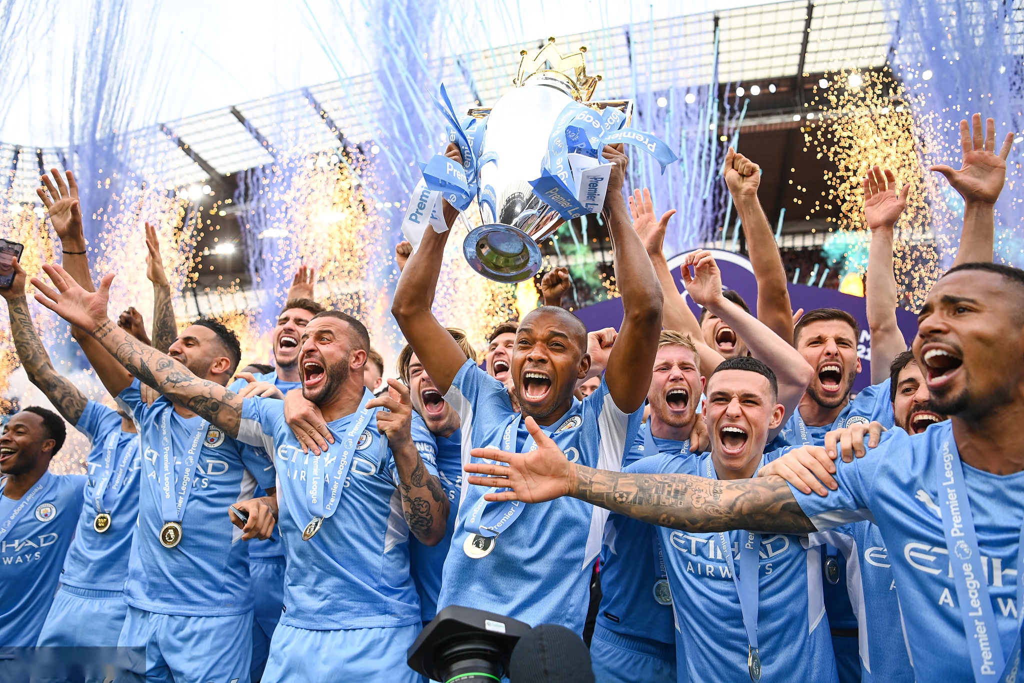 频频受到质 频频受到质